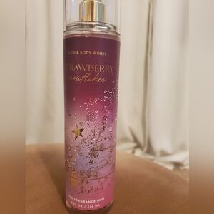 Strawberry Snowflakes Bath&BodyWorks body mist